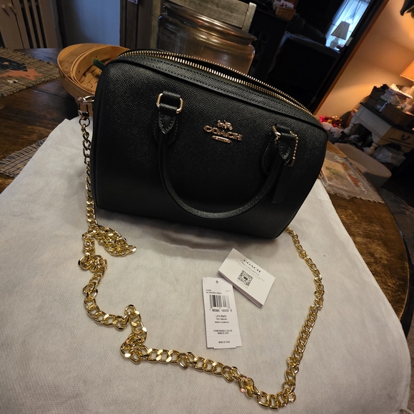 Coach Handbags - Coach GREEN Handbag with Gold Chain